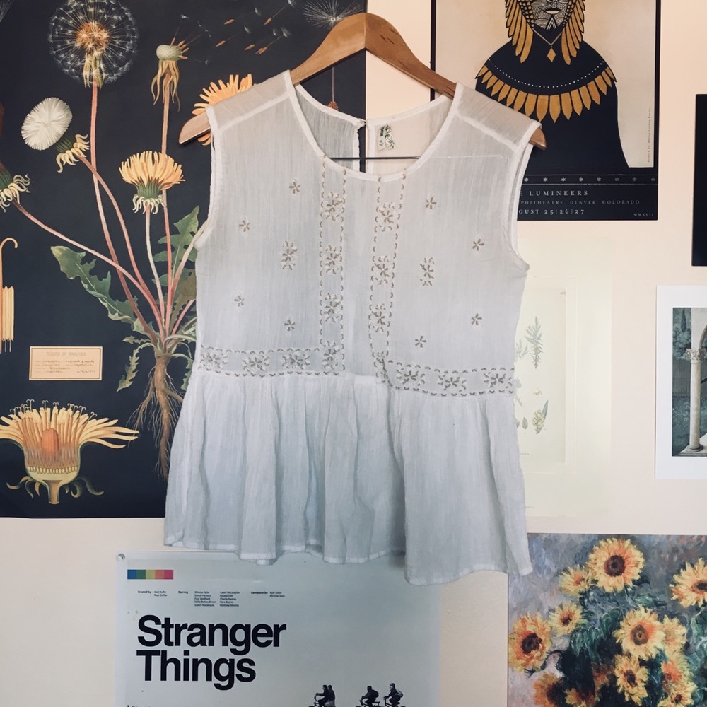 White Flowy Blouse// 🌾🌻